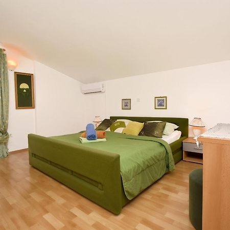 Apartment And Rooms Artina Vodice Buitenkant foto