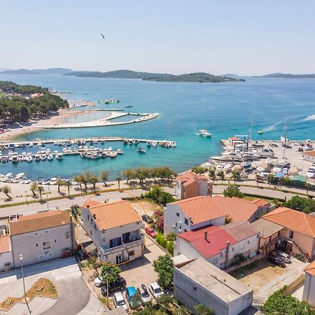Apartment And Rooms Artina Vodice Buitenkant foto