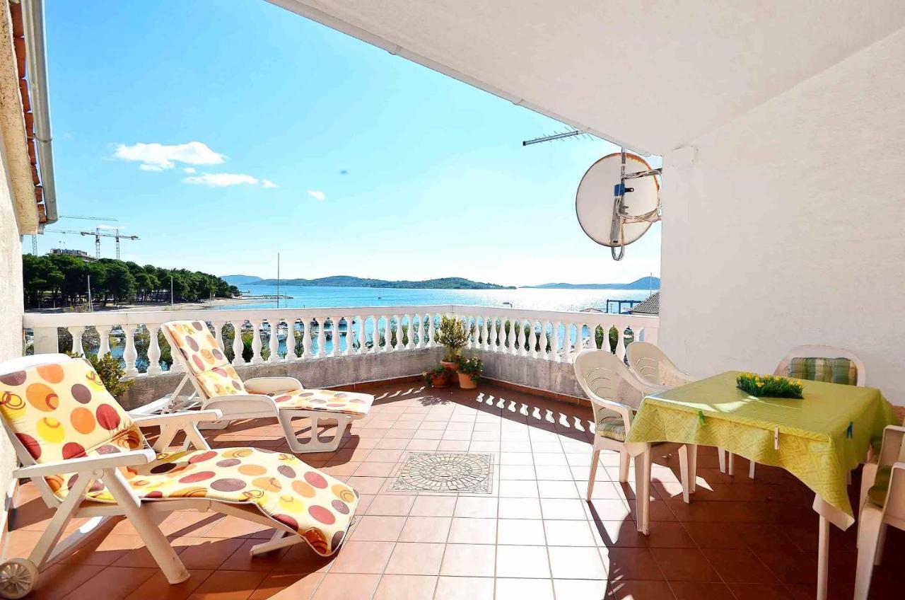Apartment And Rooms Artina Vodice Buitenkant foto