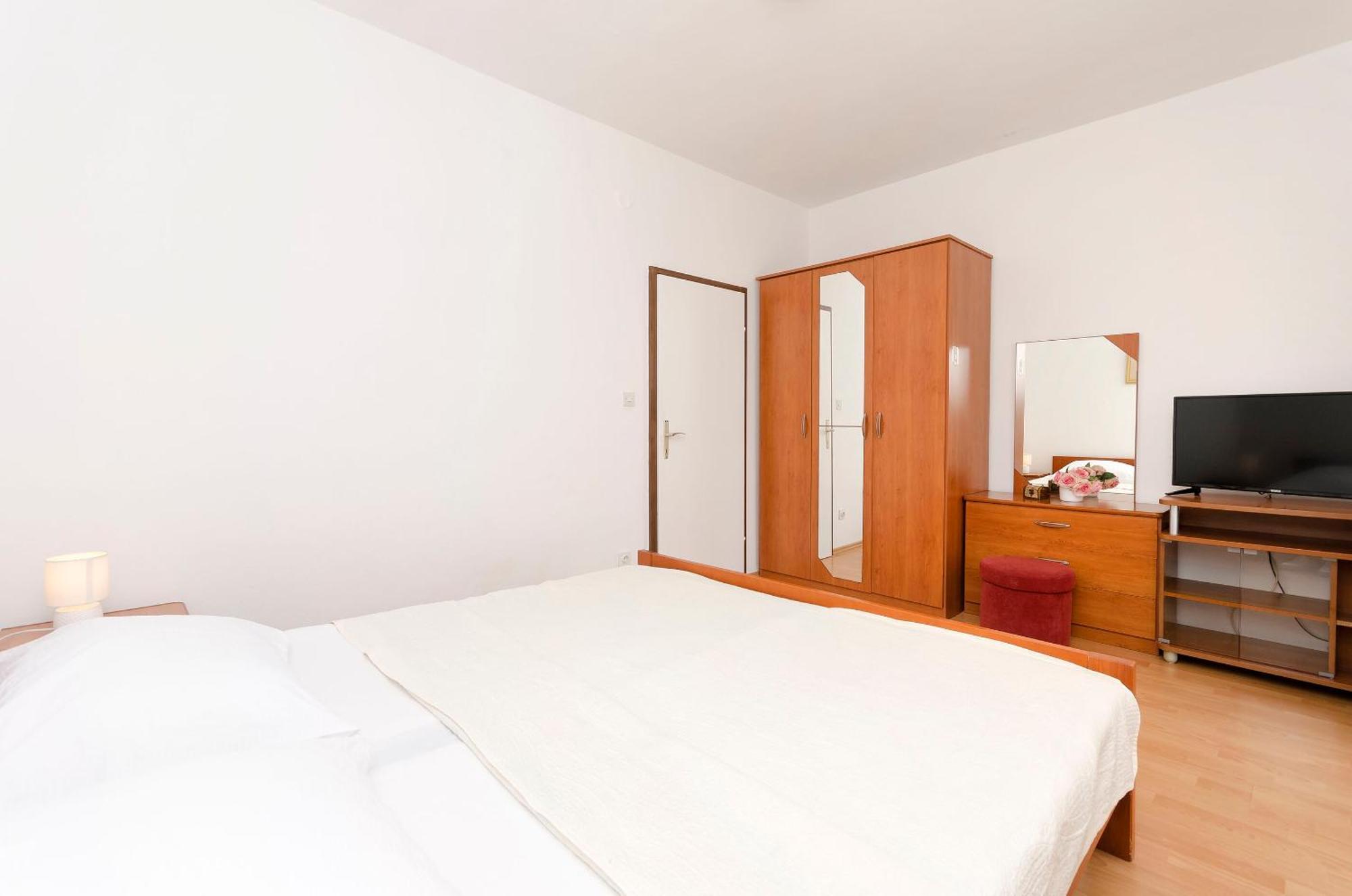 Apartment And Rooms Artina Vodice Buitenkant foto
