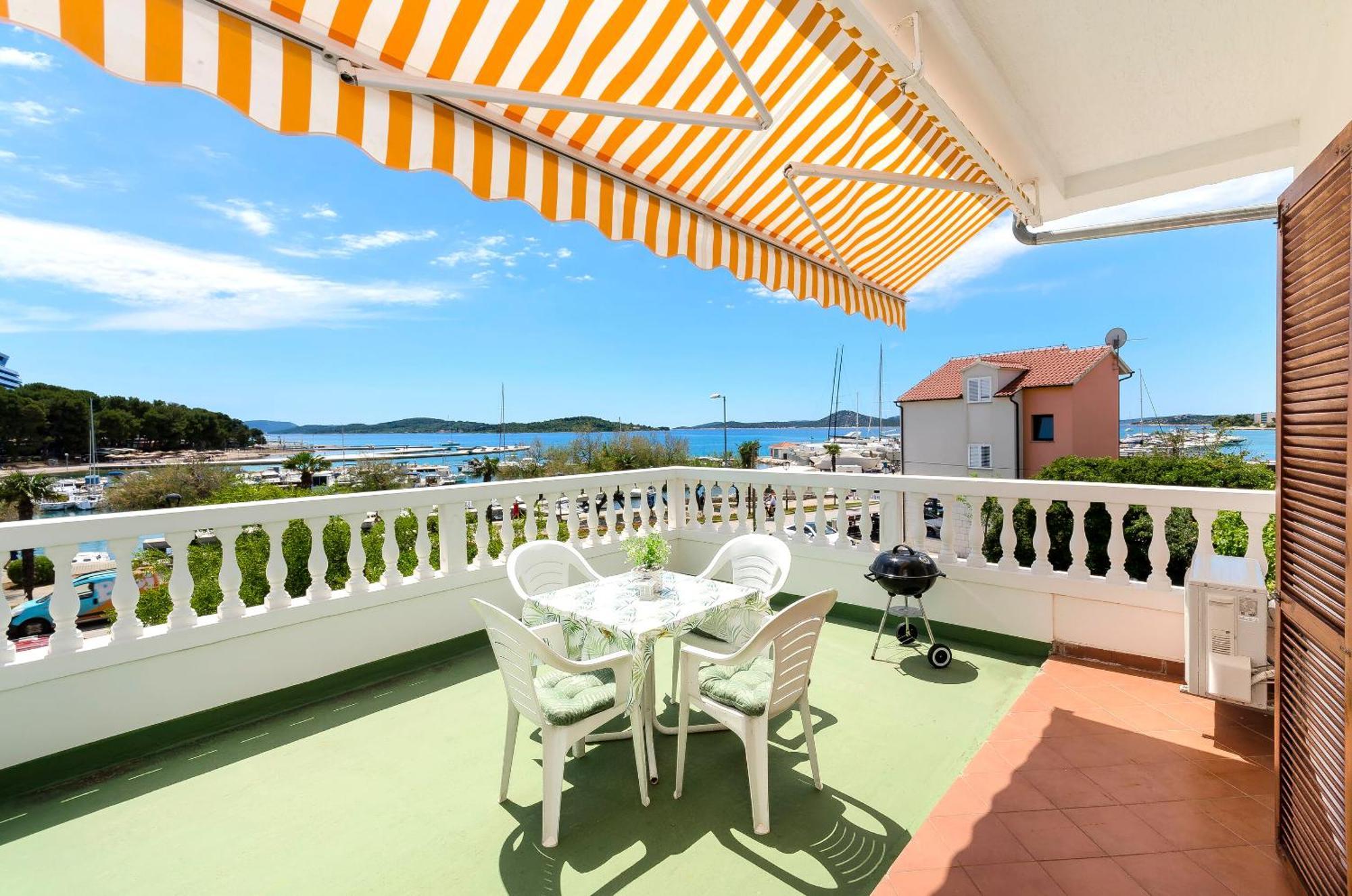Apartment And Rooms Artina Vodice Buitenkant foto