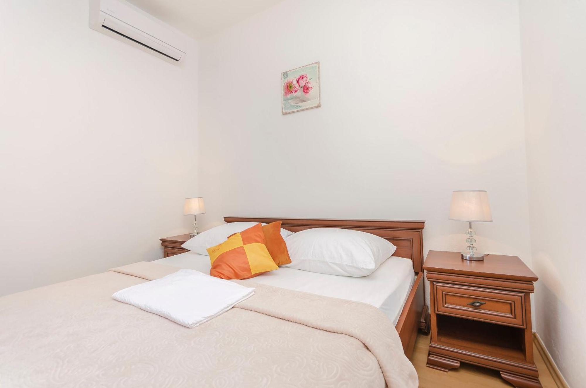 Apartment And Rooms Artina Vodice Buitenkant foto