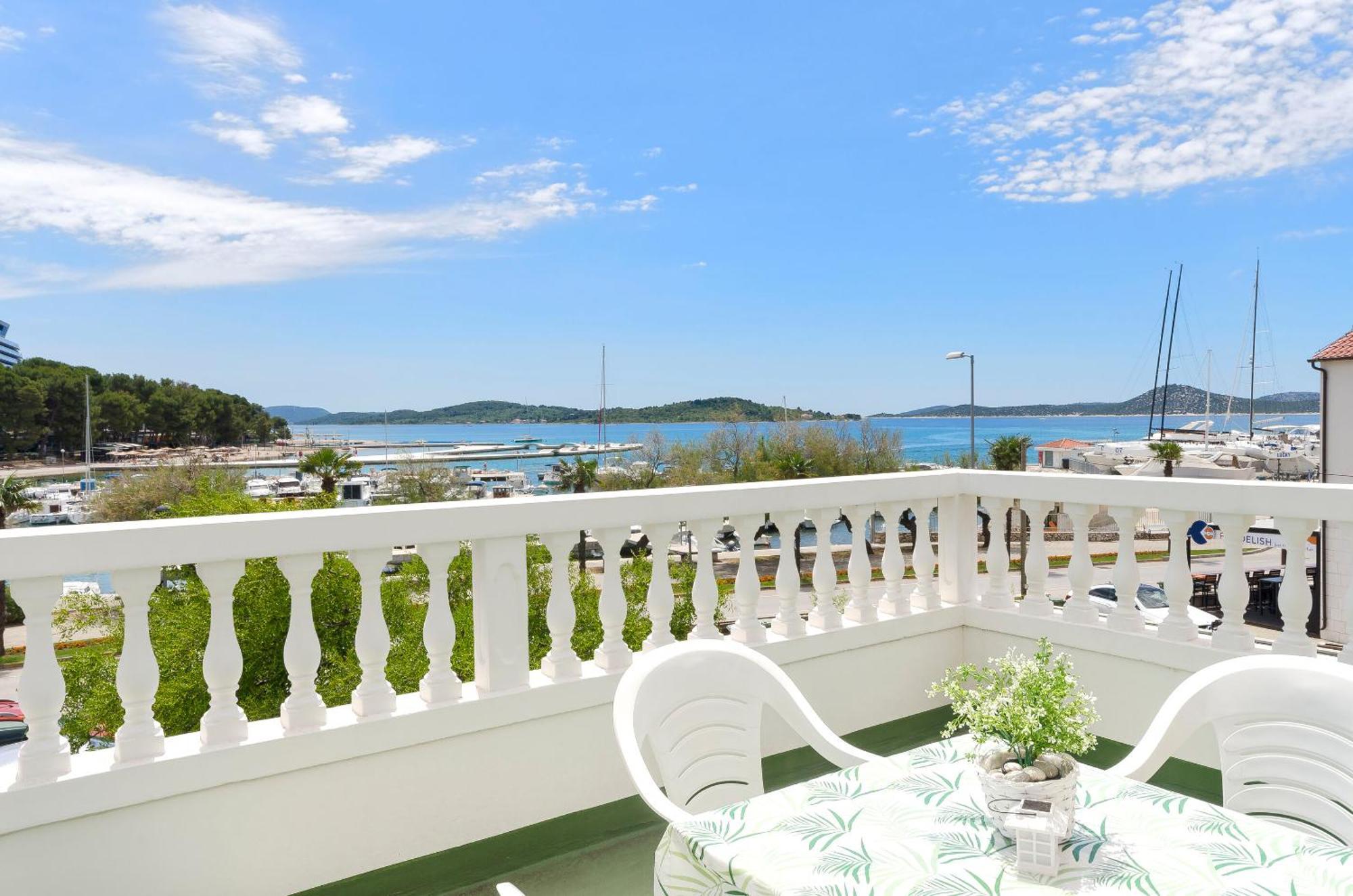 Apartment And Rooms Artina Vodice Buitenkant foto