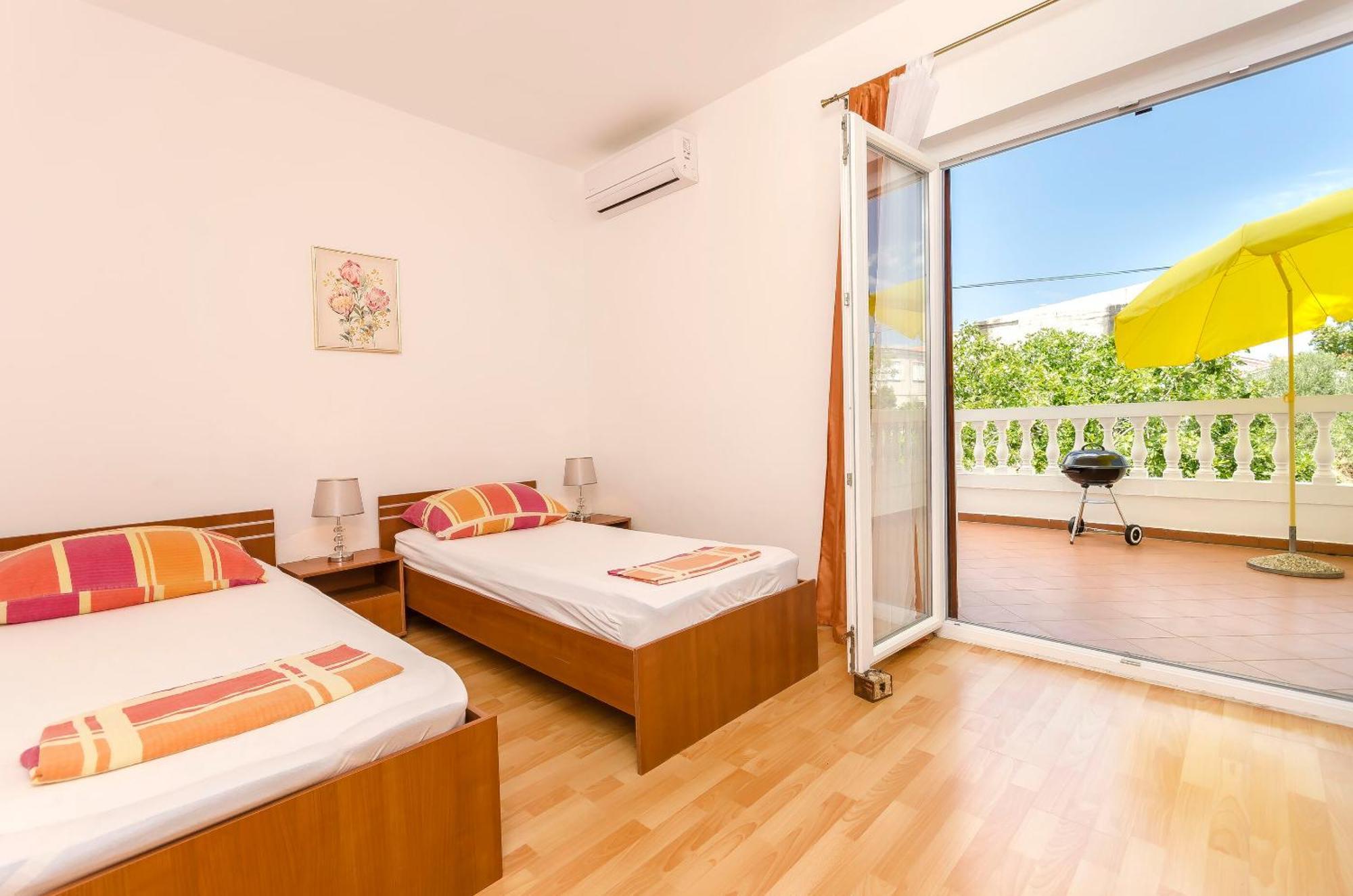 Apartment And Rooms Artina Vodice Buitenkant foto