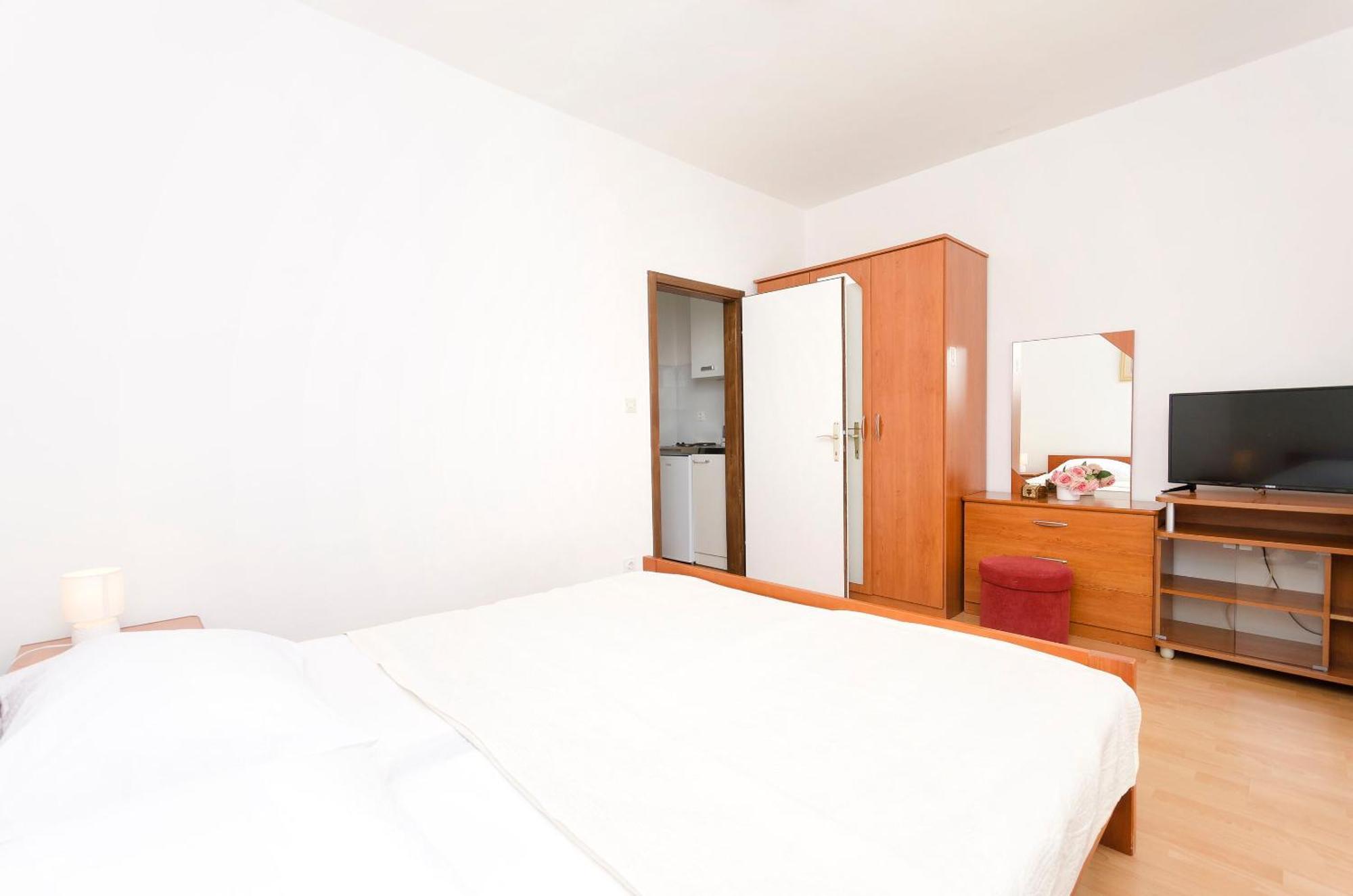 Apartment And Rooms Artina Vodice Buitenkant foto