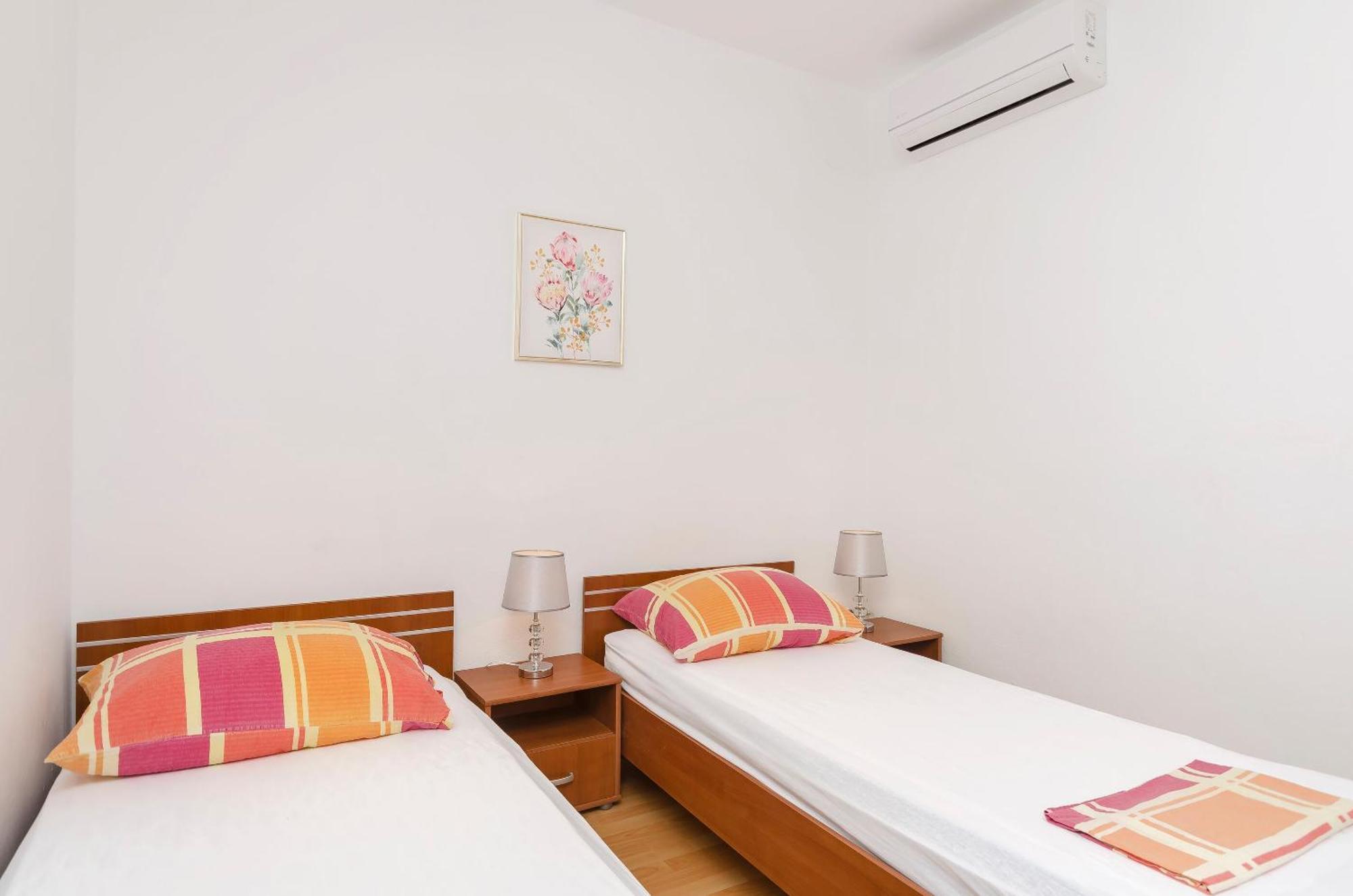 Apartment And Rooms Artina Vodice Buitenkant foto