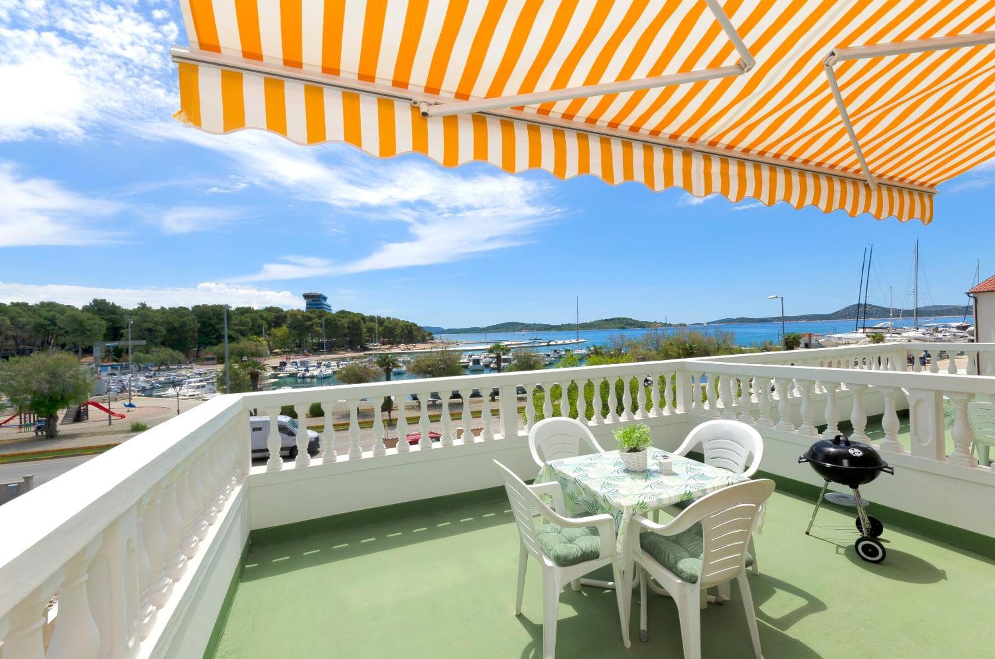 Apartment And Rooms Artina Vodice Buitenkant foto