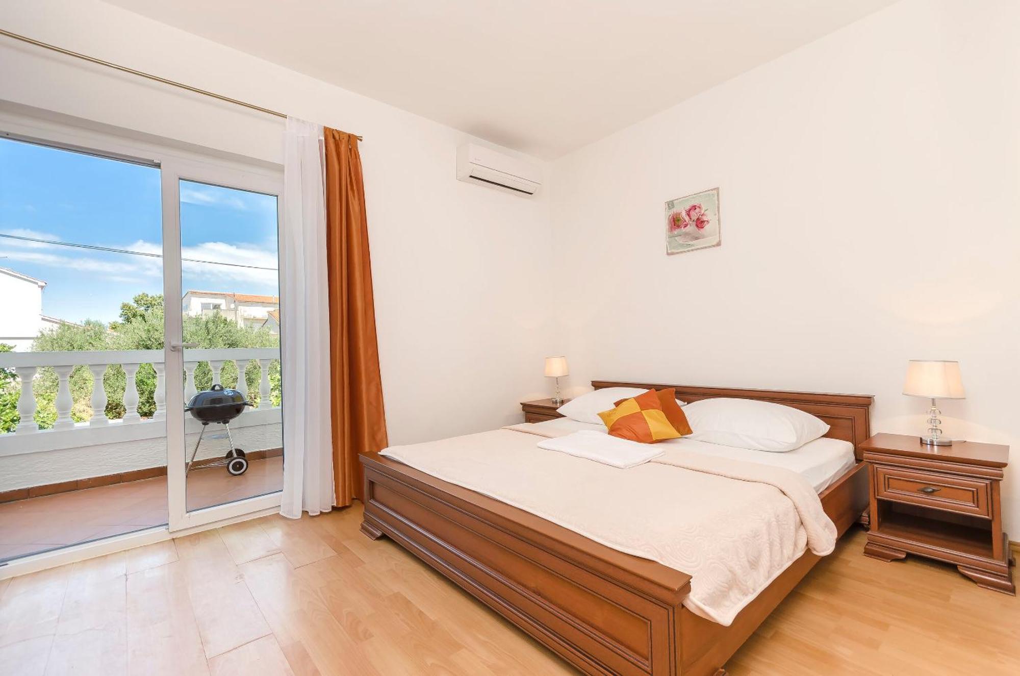 Apartment And Rooms Artina Vodice Buitenkant foto