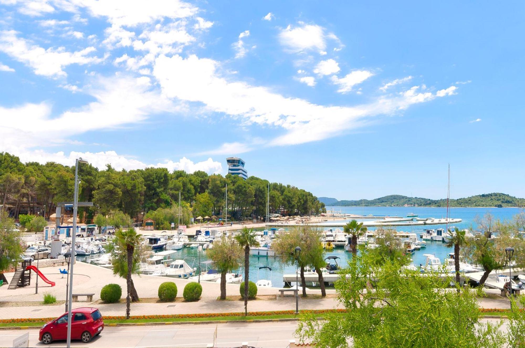 Apartment And Rooms Artina Vodice Buitenkant foto