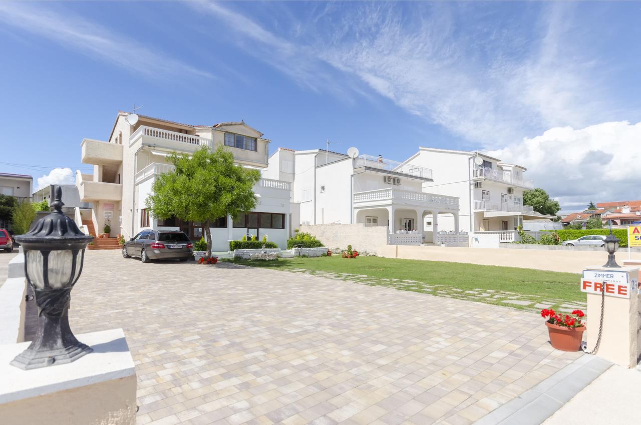 Apartment And Rooms Artina Vodice Buitenkant foto
